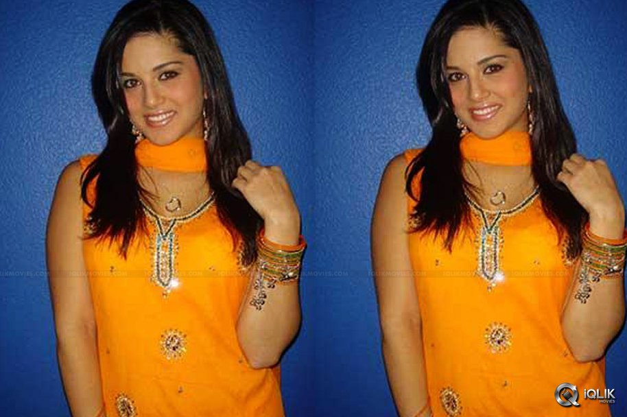 Sunny-Leone-Rare-Photos